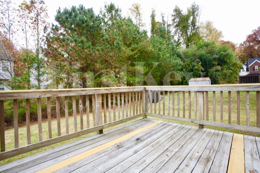 Building Photo - 906 Grassy Patch Ln