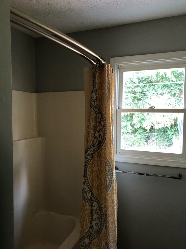 Building Photo - 1050 Scarlett Ln