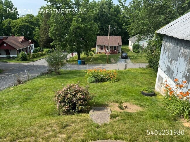 Building Photo - 1729 Moorman Ave NW
