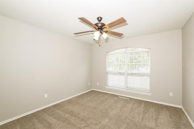 Building Photo - 703 Badger St NE