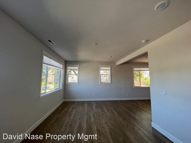 Building Photo - 4 br, 3.5 bath House - 17022 SW Lemongrass...