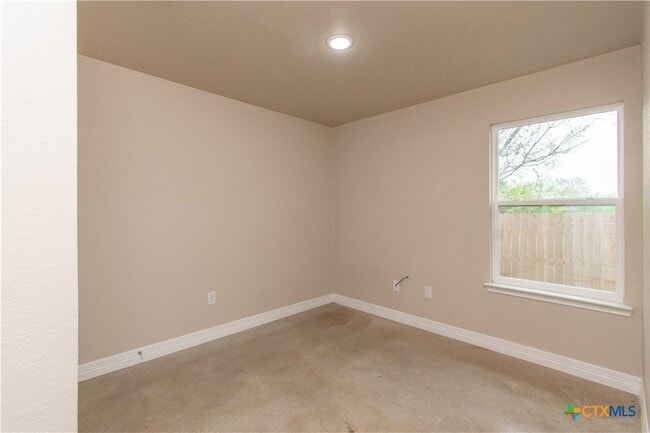 Building Photo - 806 White Meadow Ln