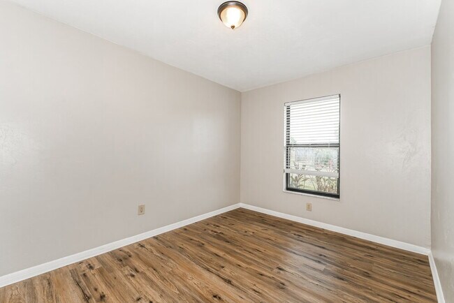 Building Photo - 2123 SE 3rd St