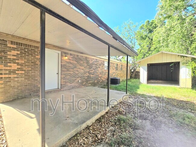 Building Photo - 3230 Palmdale Ave