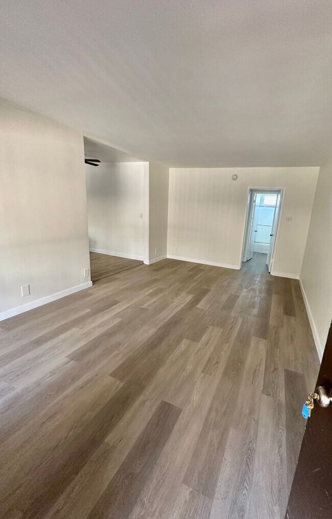 Interior Photo - 9215 Sepulveda Apartments
