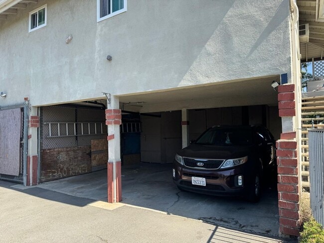 Building Photo - 5361 W Maitland St