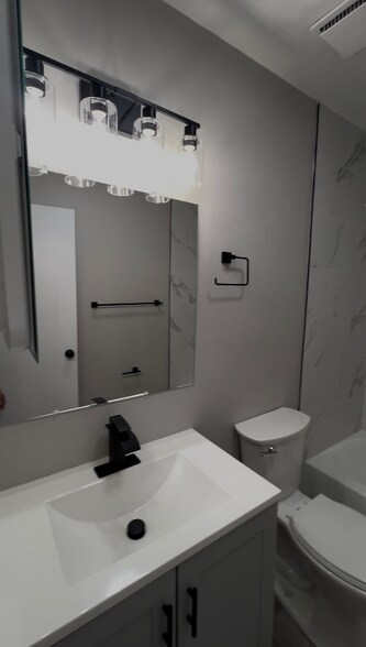 Building Photo - 9208 N Connechusett Rd