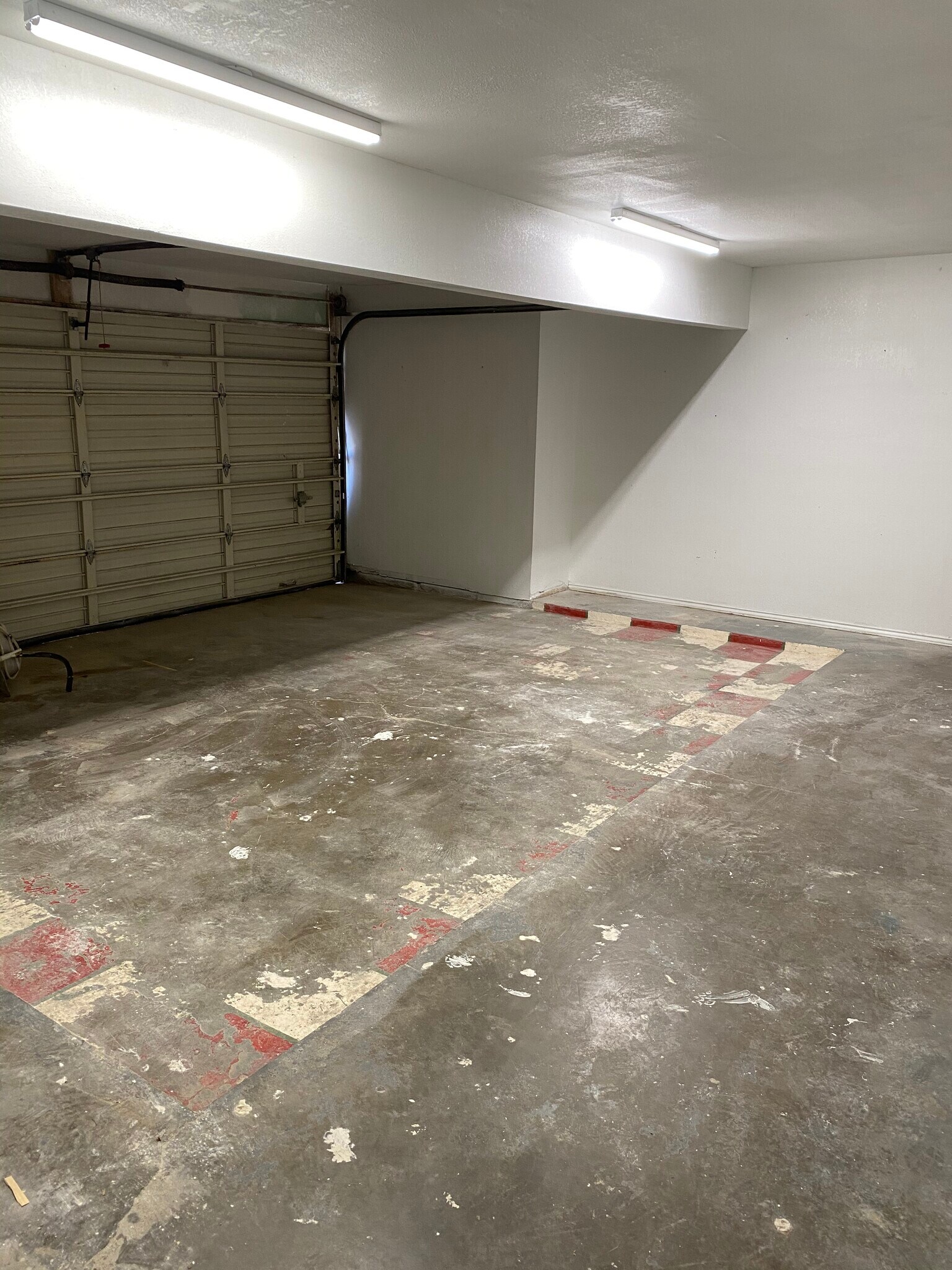 2 car garage - 4528 Lanham St