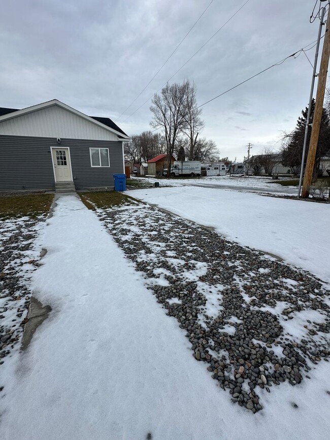 Building Photo - NEW LOWER PRICE~~~Brand New & Adorable 2 Bedroom, 2 Bathroom Unit in Saint Anthony!