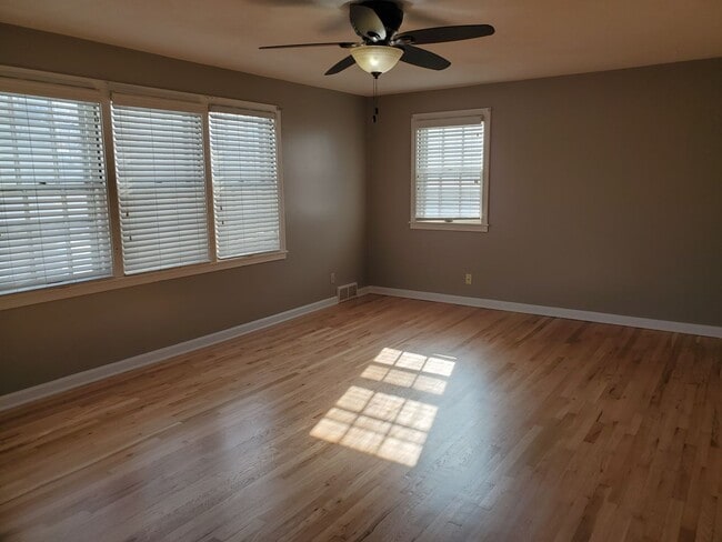 Building Photo - Gorgeous home near Westboro park.
