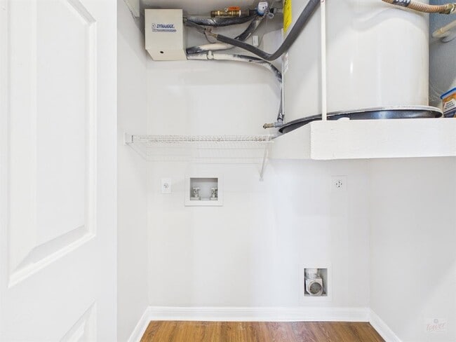 Building Photo - 2320 Gracy Farms Ln