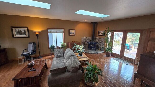 Building Photo - 22882 Carriage Dr