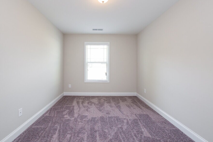 Building Photo - 593 Joneus Dr