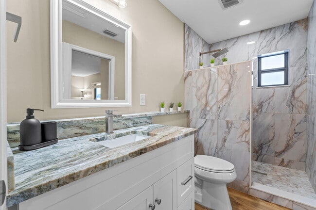 Building Photo - 13155 Southfields Rd