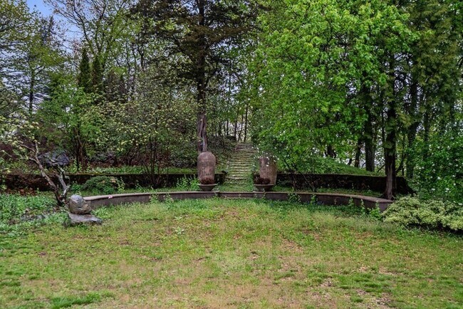 Building Photo - 12 Summit Rd