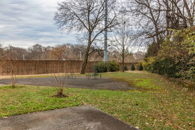 Community - 3000 Hillsboro Pike