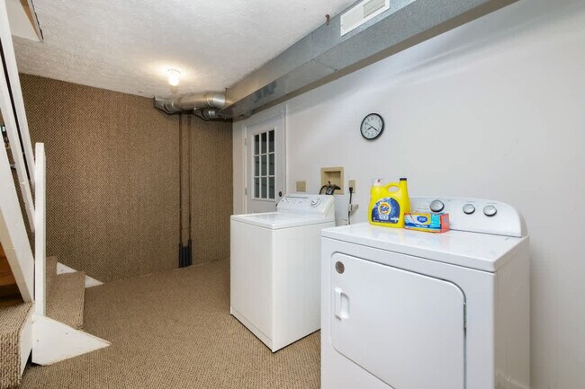 Building Photo - 4544 Erie Ave NW