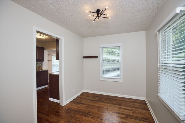 Building Photo - Super cute East Atlanta home with secluded...
