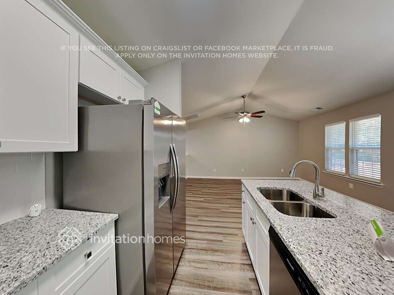 Building Photo - 3316 Continental Dr