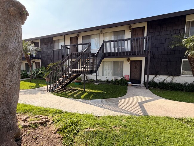 Building Photo - Remodeled 1 Bedroom, 1 Bathroom Stanton Condo For Rent w/ Parking!