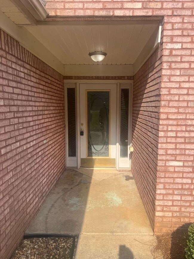 Building Photo - Gorgeous Ranch 4 bedroom 2 bath home in Lawrenceville