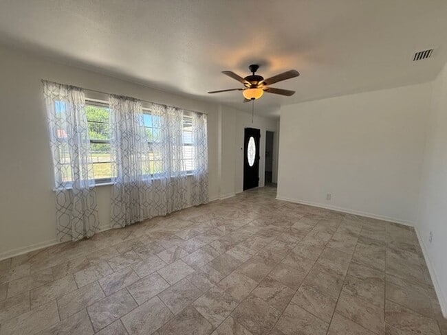 Building Photo - Huge Yard Front and Back over .39 acres 4 ...