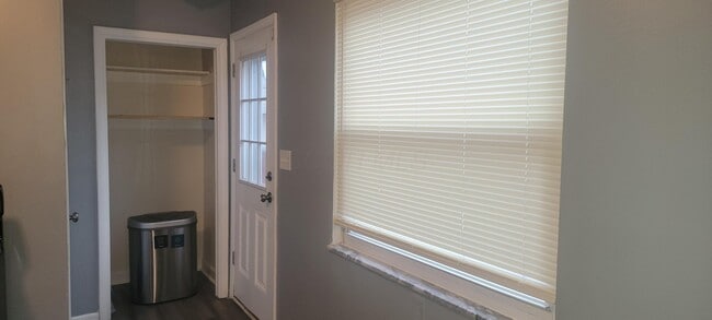 Building Photo - 1726 Eddystone Ave