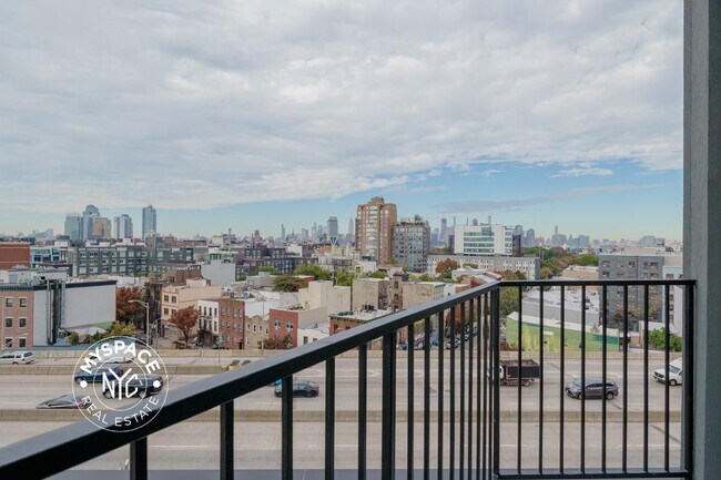 Building Photo - 280 Meeker Ave