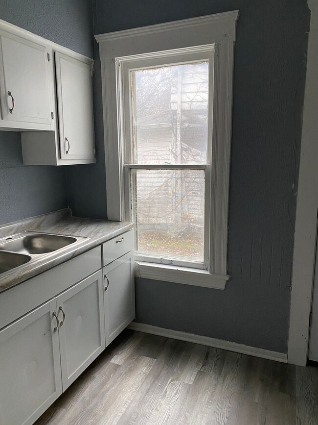 Building Photo - Great 2 Story 3 bedroom Section 8 accepted