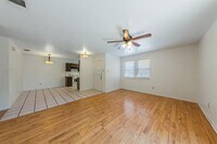 Building Photo - 2703 Cypress Ln