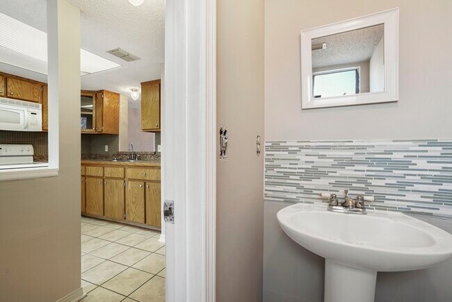 Building Photo - 3517 Peeler Rd
