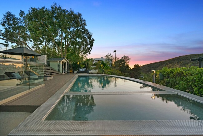 Building Photo - Prestigious Hollywood Hills Home for Rent