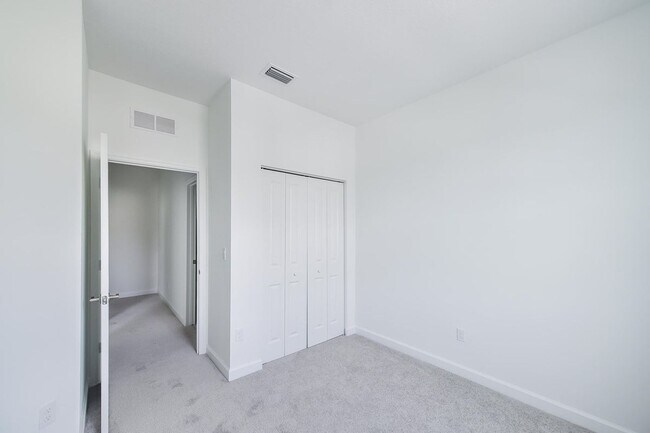 Building Photo - 4531 Hollister Ave