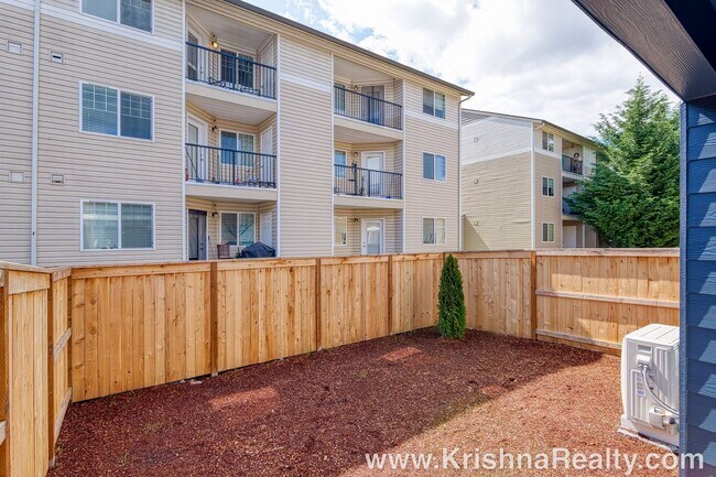 Building Photo - 11935 NE 104th St