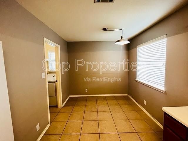 Building Photo - 9819 Autumn Pl