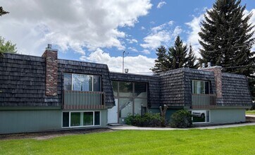 Building Photo - 2 Bed 2 Bath garden level unit in a 4 plex, south of main