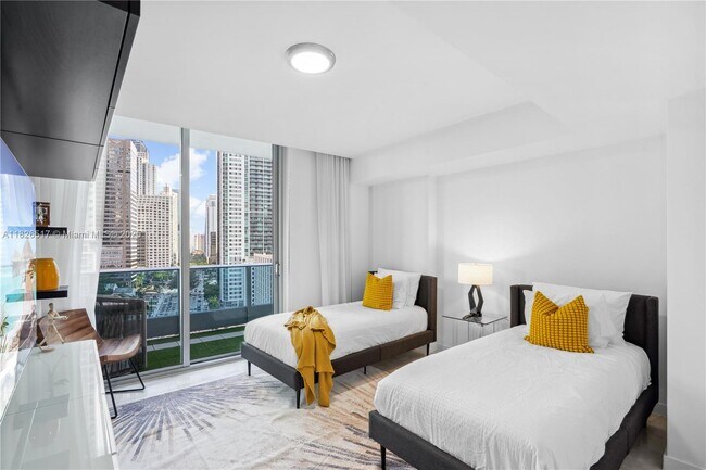 Building Photo - 200 Biscayne Blvd Way