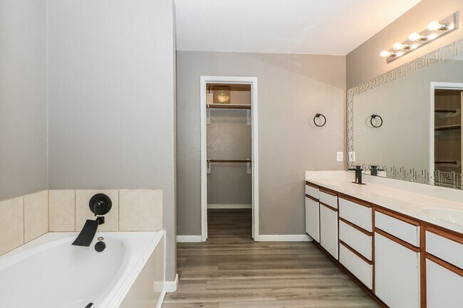 Building Photo - 15814 Sheldon Ridge Way