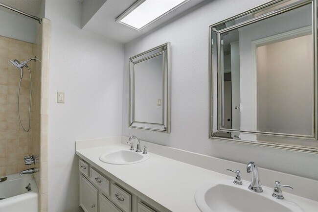 Building Photo - 1132 Fries Rd