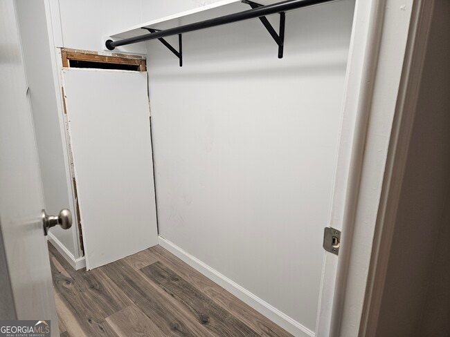 Building Photo - 150 Back St