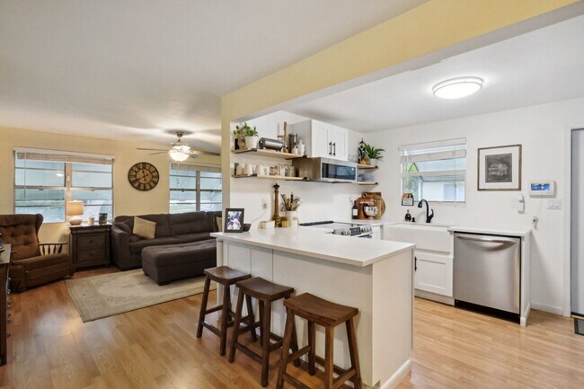 Counter seating - 614 N 7th St