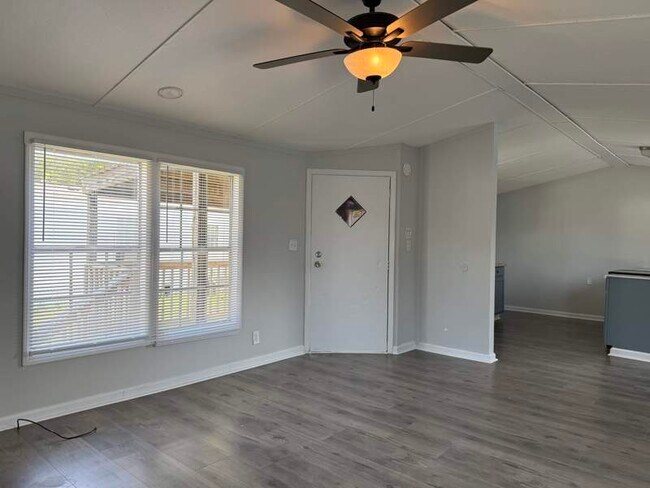 Building Photo - 107 Gouge Dr