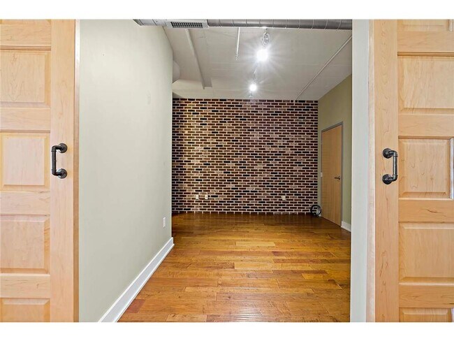 Building Photo - 2929 Chicago Ave