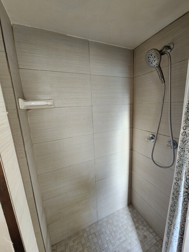 Building Photo - 3700 Vantage Ave