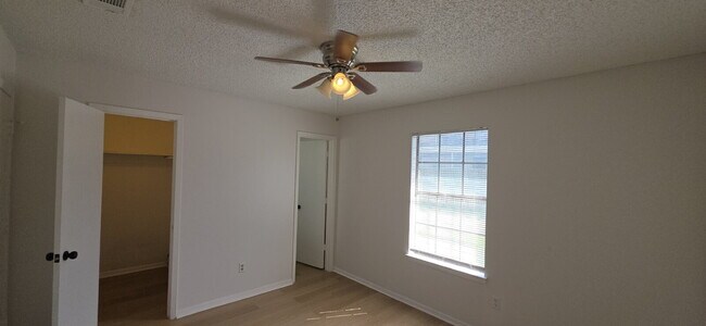 Building Photo - Beautifully remodeled first-floor condo with 2 bed & 2 bath