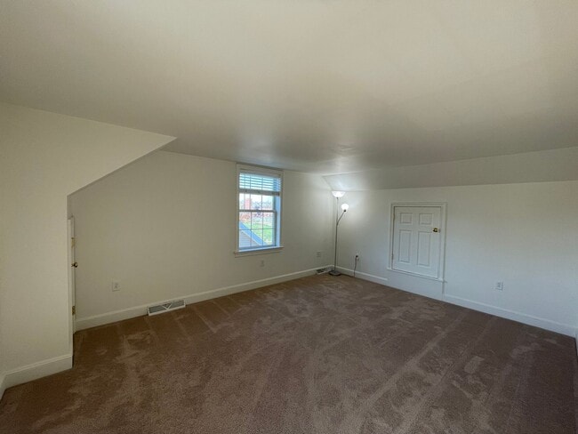 Building Photo - 3 Bedroom Townhome in Lancaster!