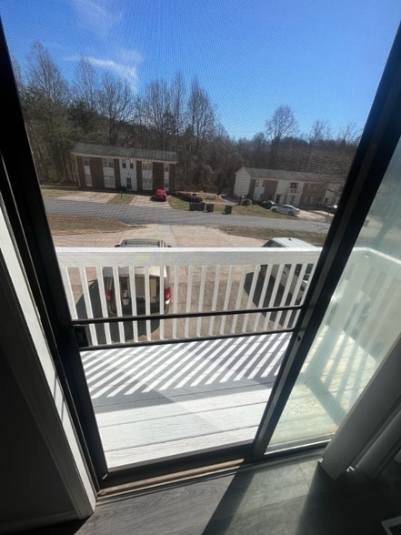 Building Photo - 131 Carriage Pl