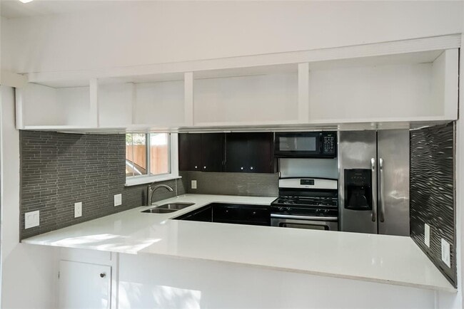 Building Photo - 1122 Hollow Creek Dr