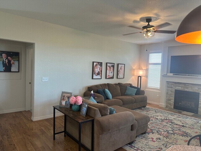 Building Photo - Beautiful 5 bedroom ranch home in (D49)