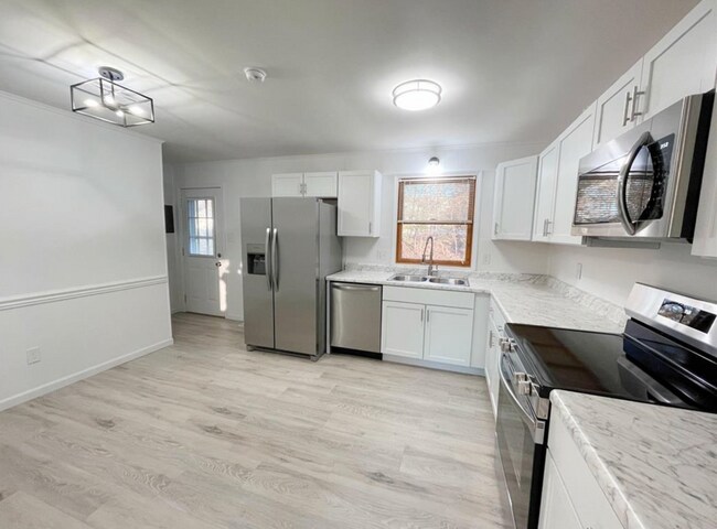 Kitchen - 12 Circle Dr